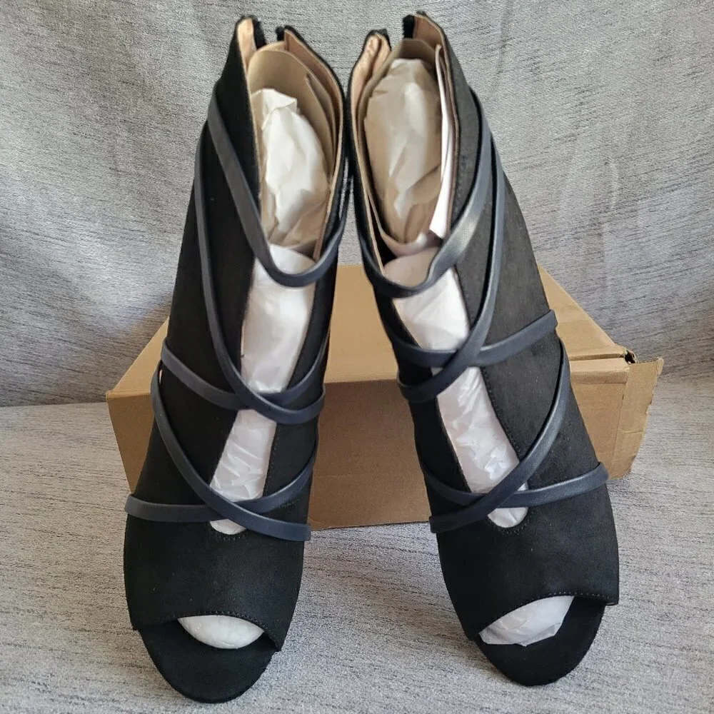 Journee Collection Women's Samara Bootie